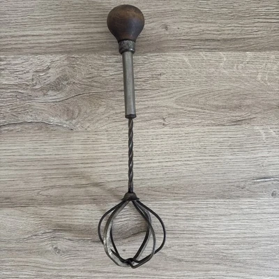 ANCIEN FOUET BATTEUR EN FER VA ET VIENT OEUF EN NEIGE - Objet Vintage - Photo 1/4