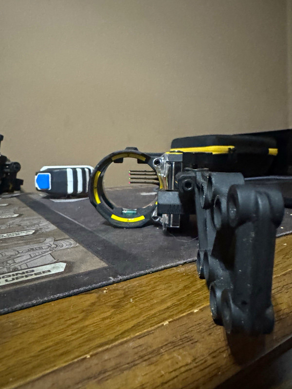 Trophy Ridge React Technology 4-Pin Fixed Compound Bow Sight Black Yellow