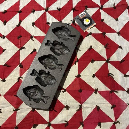 Vintage Lodge 5PP2 Fish Cast Iron Pan Muffin Pan NWT Cooking