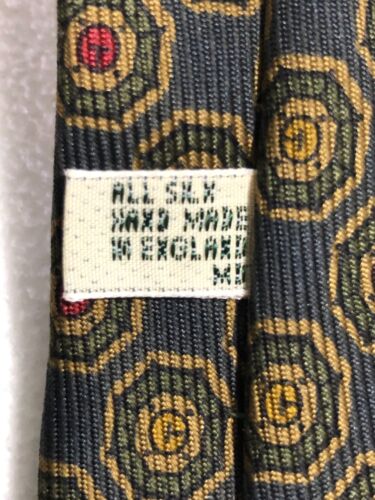 Drake's Of London Herren Seidenkrawatte blau gold rot geometrisches Muster 57 x 3,7 gebraucht, in einwandfreiem Zustand - Bild 4 von 6