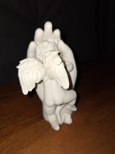 kleiner Engel / Schutzengel auf Hand Nippes Figur weiß - Bild 2 von 4