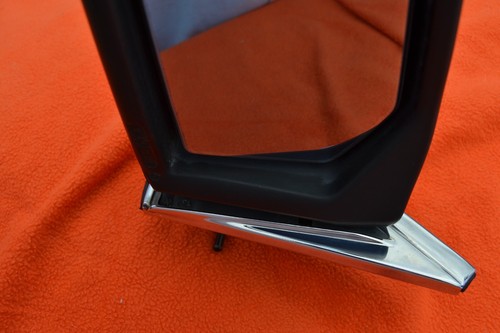 Mercedes 123 Left Hand Outside Mirror - Picture 5 of 6