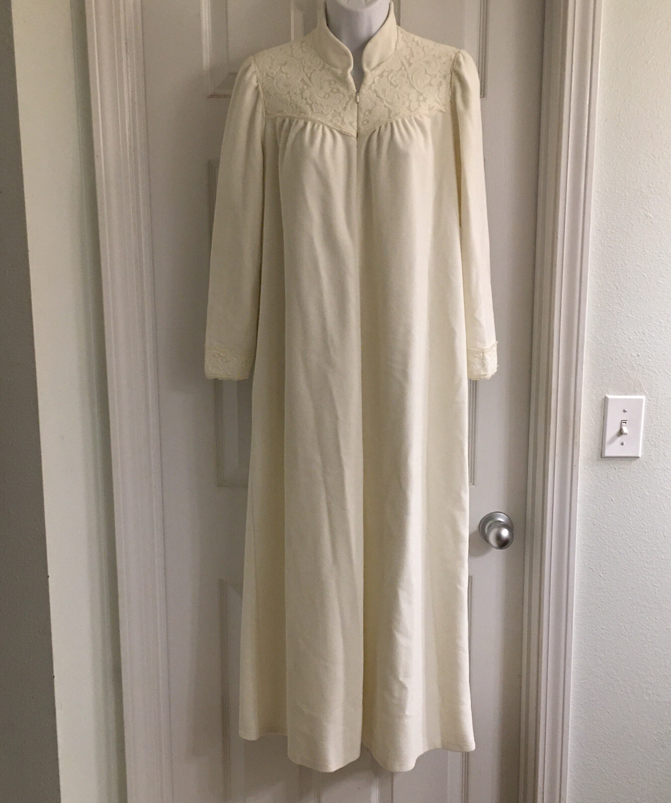 Vtg 1960s Vanity Fair Housecoat Robe Zip Front Size P Petite Small? Velour  white | eBay