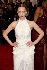 Amanda Seyfried at the China Through The Looking Glass Costume Ins - Old Photo 4