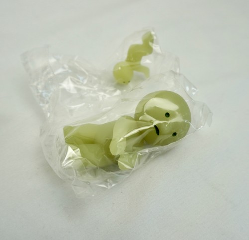 Smiski LOOKING BACK Series 1 Little Surprise PEEKING Collectible Action Figure