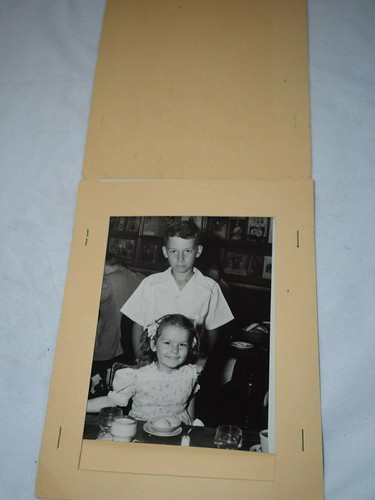 LEONARDO'S Better food for Better Living Souvenir Photo in Holder 1960's - Picture 3 of 5
