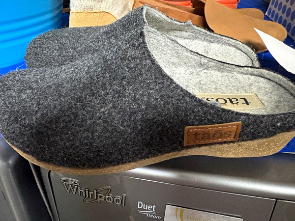 Taos Woolery Women’s Gray Felt Wool Mule Slip-On Slippers US 8 EU 38