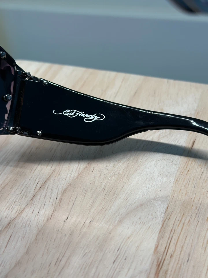 Ed Hardy солнцезащитные очки черный череп со стразами градиент линзы с чехлом - Изображение 2 из 4