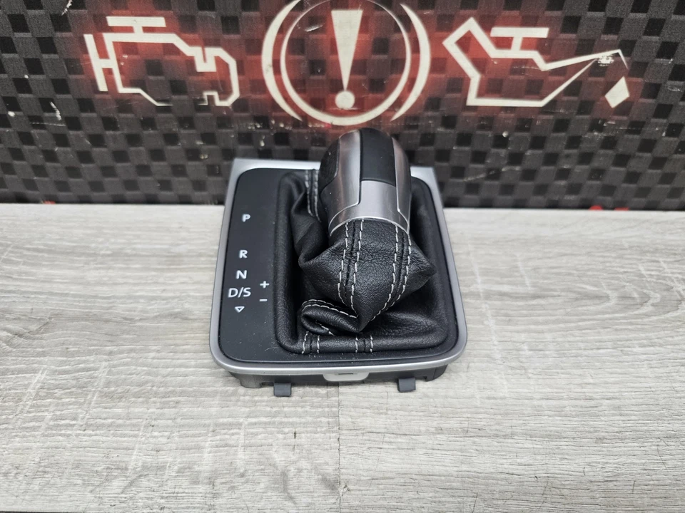 Volkswagen Golf R 2015-2019 negro con puntada gris DSG perilla de cambio y bota de cambio Foto 3 de 4