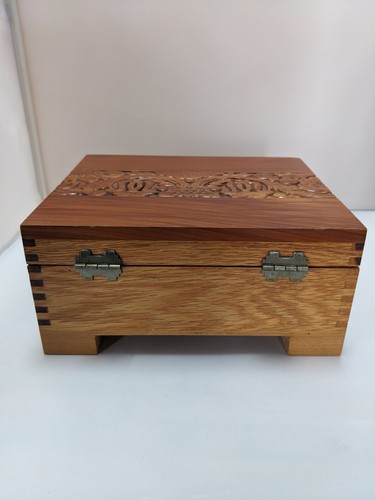Vintage Hand carved Cedar wood box hinged lid Dovetail Jewelry, Cigar, Trinkets - Bild 6 von 9