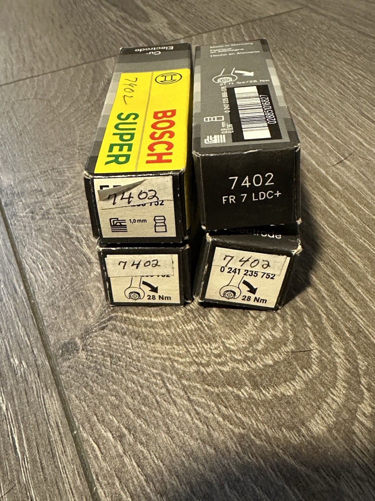 4 NOS BOSCH Super 7402 FR7LDC SPARK PLUGS