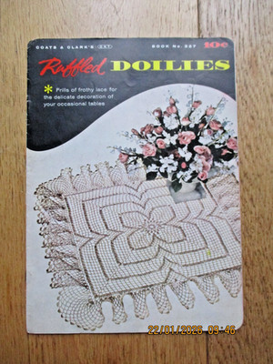 Vintage 1957 Coats & Clarks Rüschendeckchen - schaumige Spitze für Tische - Buch 327