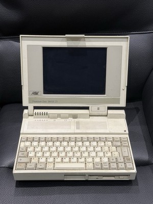 Retro Vintage AST Premium Exec 386SX/25 Laptop Computer ohne Netzteil ungetestet