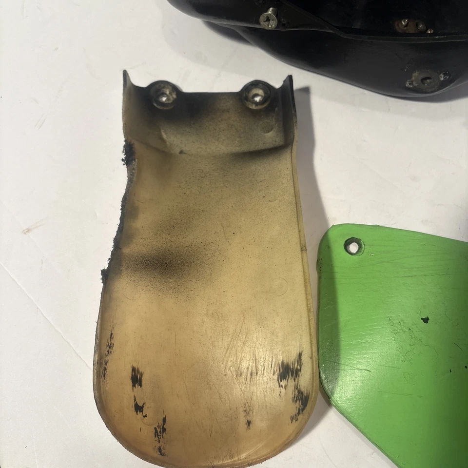 Kawasaki KX80 KX 80 1986/1987 caja de aire cubierta puerta guardabarros bota de admisión OEM Foto 4 de 4