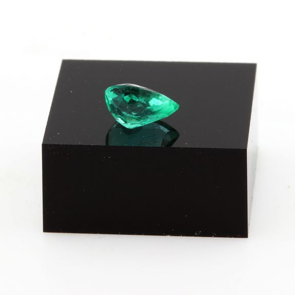émeraude 7.47 Carats Poire Émeraude Naturelle De Colombie - 7,47 Carats - Forme Poire - Certifiée GGL - Très Bonne Qualité - Neuf Avec Certificat émeraude Huilée Certificat GGL 7,47 Carats