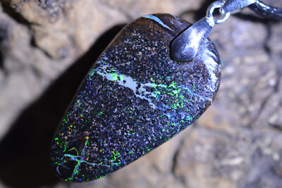 16ct 28x16x4 Top Briliant Green Koroite Sandstone Matrix Opal Necklace Australi gem