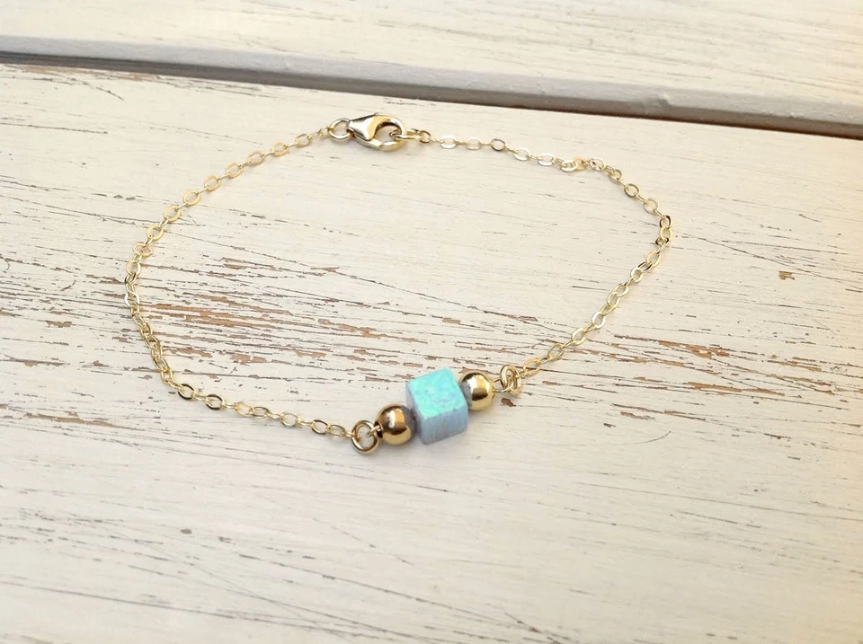 Pulsera de oro amarillo de 14k llena de ópalo azul hecha a mano para mujer’s  Foto 3 de 3