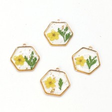 C 10PCS Gold Tone Daffodil Flower Resin Hexagon Charm Yellow Flower GYX1304