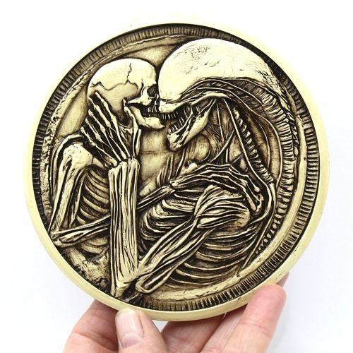 Alien Xenomorph FRIDGE MAGNET, Hunter Alien on Rock, Alien Embrace Kiss FAN GIFT - 第 1/8 張圖片