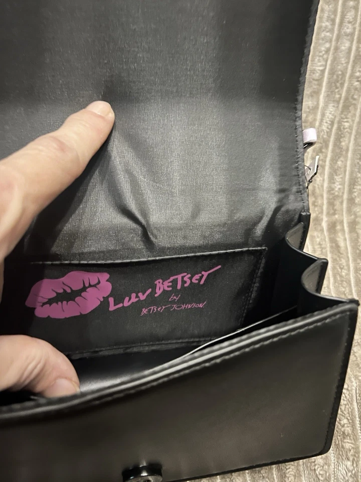 Новая сумочка через плечо Betsey Johnson Haunted House с подвеской в виде летучей мыши черная для Хэллоуина с ценником - Изображение 2 из 4