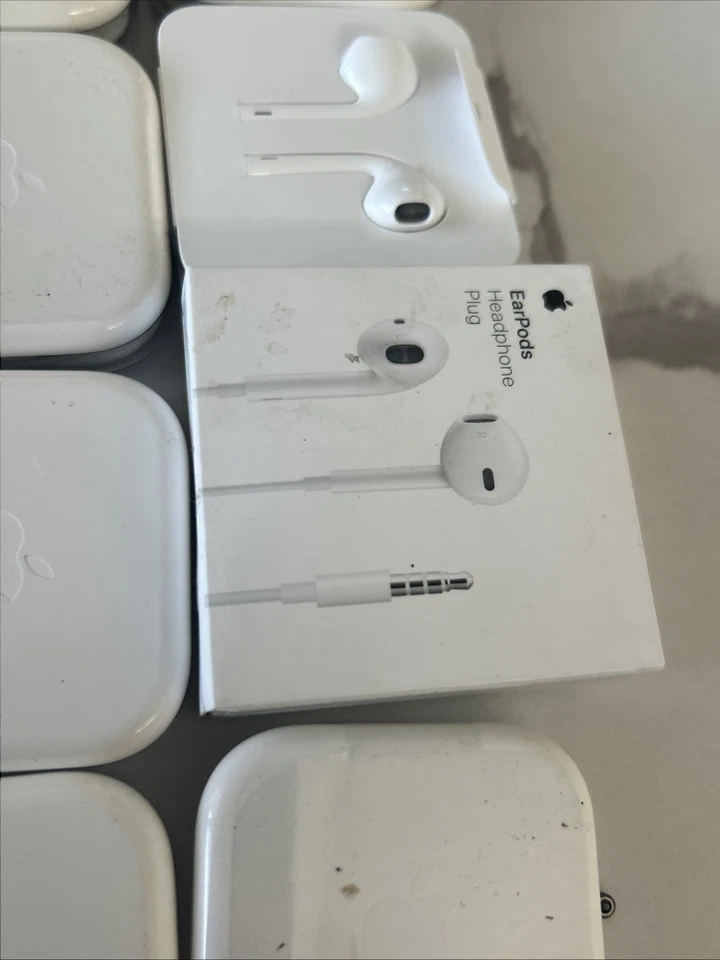 LOTE de 41 Apple EarPods - Lightning + 3,5 mm - Auriculares con cable - Tipos mixtos - Foto 3 de 4