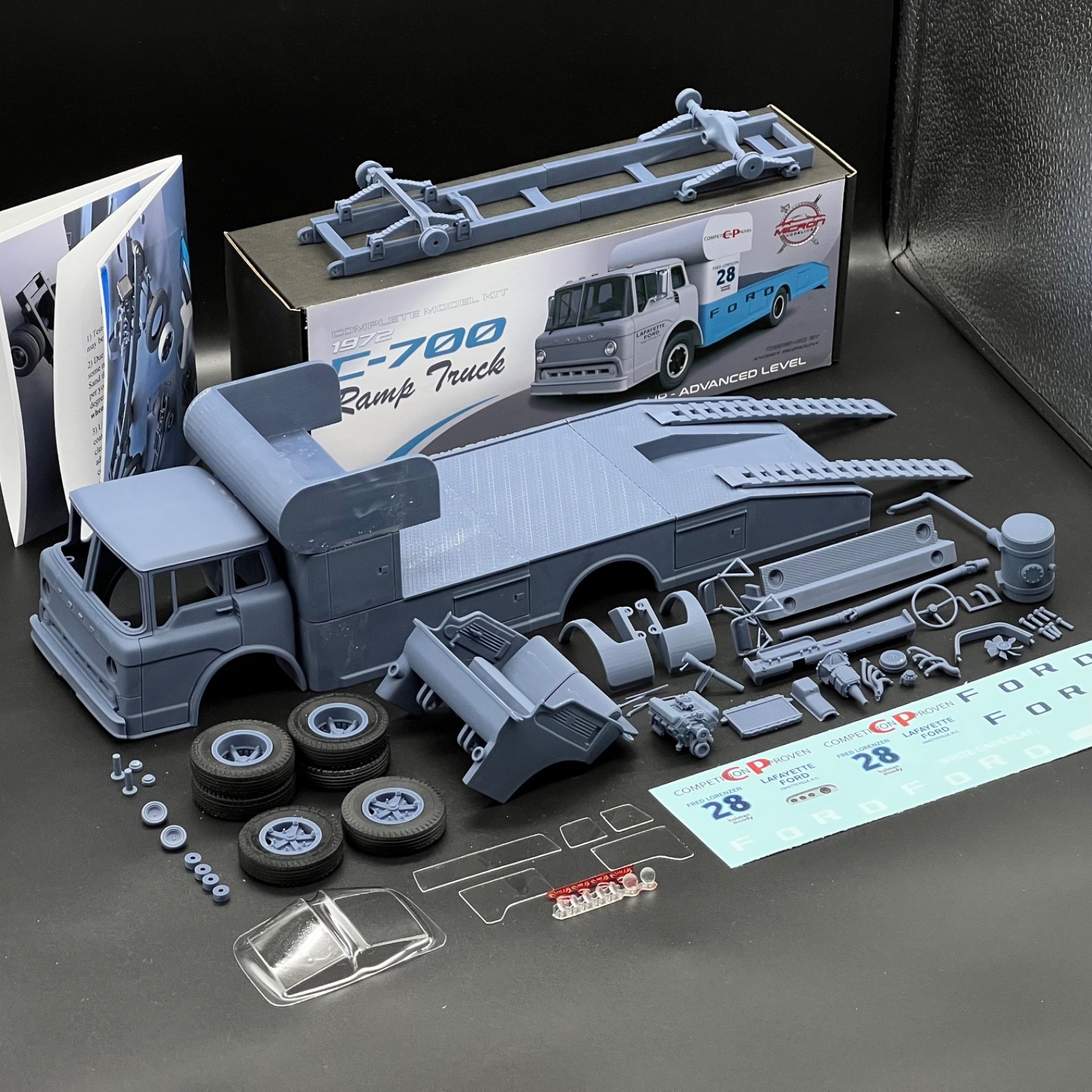 1/25 1972 Ford C-700 Ramp Truck Race Car Hauler Model Kit with Engine & Clears