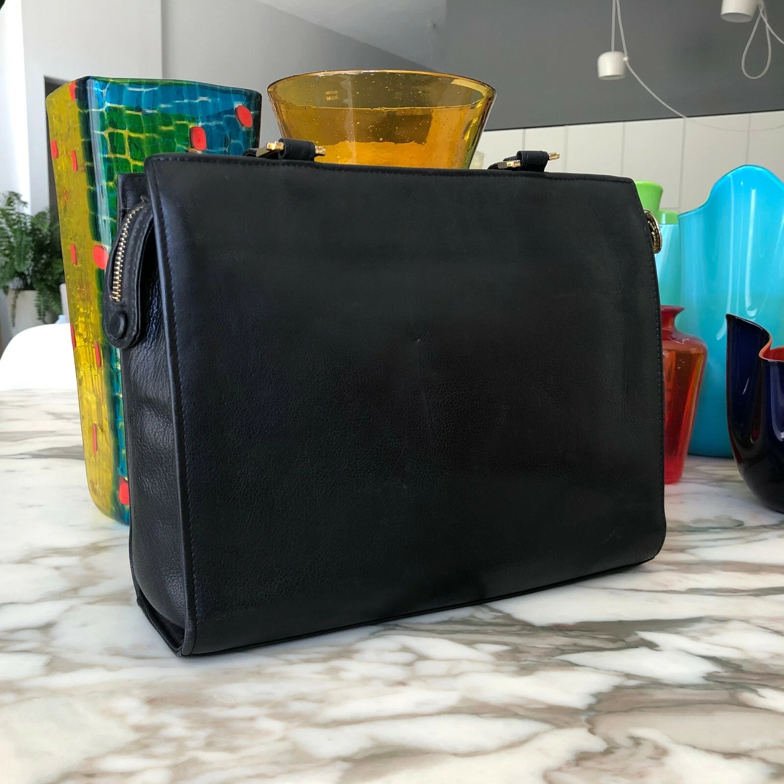 Borsa a tracolla GIANNI VERSACE in pelle nera con cinturino in pelle & Medusa dal 1993 94