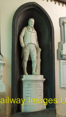 Foto Kirche - Robert Goodden Denkmal - Over Compton Pfarrkirche c2011