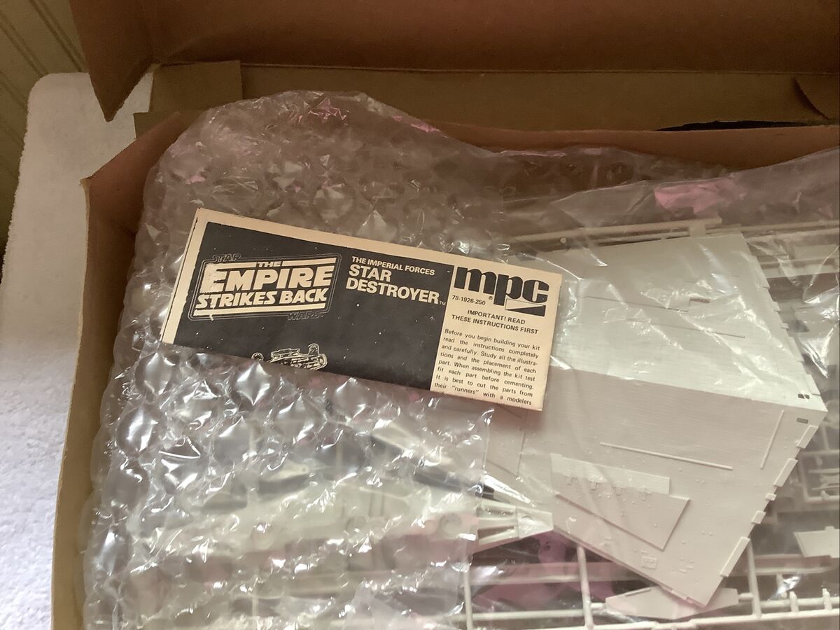 1980 EMPIRE STRIKES BACK Star Destroyer ORIGINAL MPC Model 1980 EMPIRE STRIKES BACK Star Destroyer ORIGINAL MPC Model