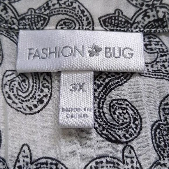 Blusa Moda Bug Blanco y Negro Estampado Paisley Mangas Campana 3/4 Talla 3X Foto 3 de 4