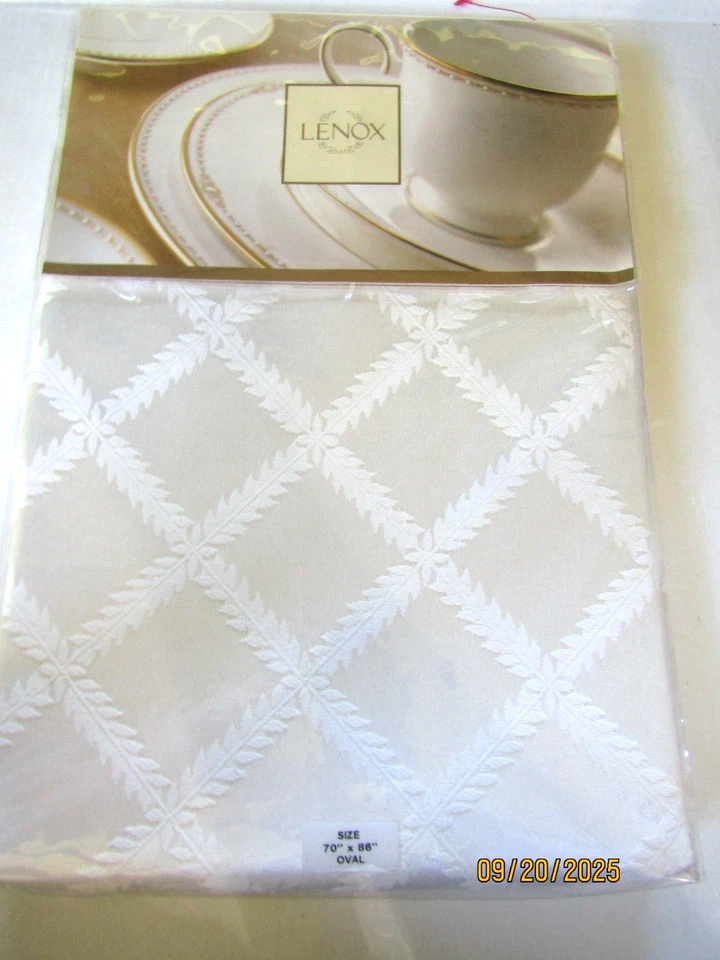 Mantel Lenox 70" x 86" Hoja de Laurel Oblongo Blanco NUEVO Original $45 Foto 2 de 4
