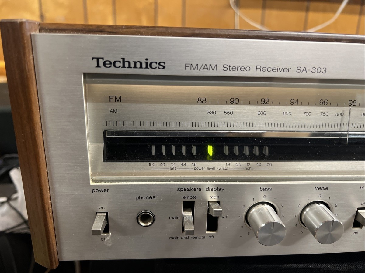 VINTAGE TECHNICS SA-303 - AM FM Stereo Receiver - Phono Input