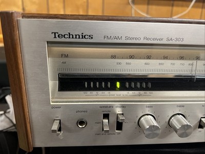 VINTAGE TECHNICS SA-303 - AM FM Stereo Receiver - Phono Input