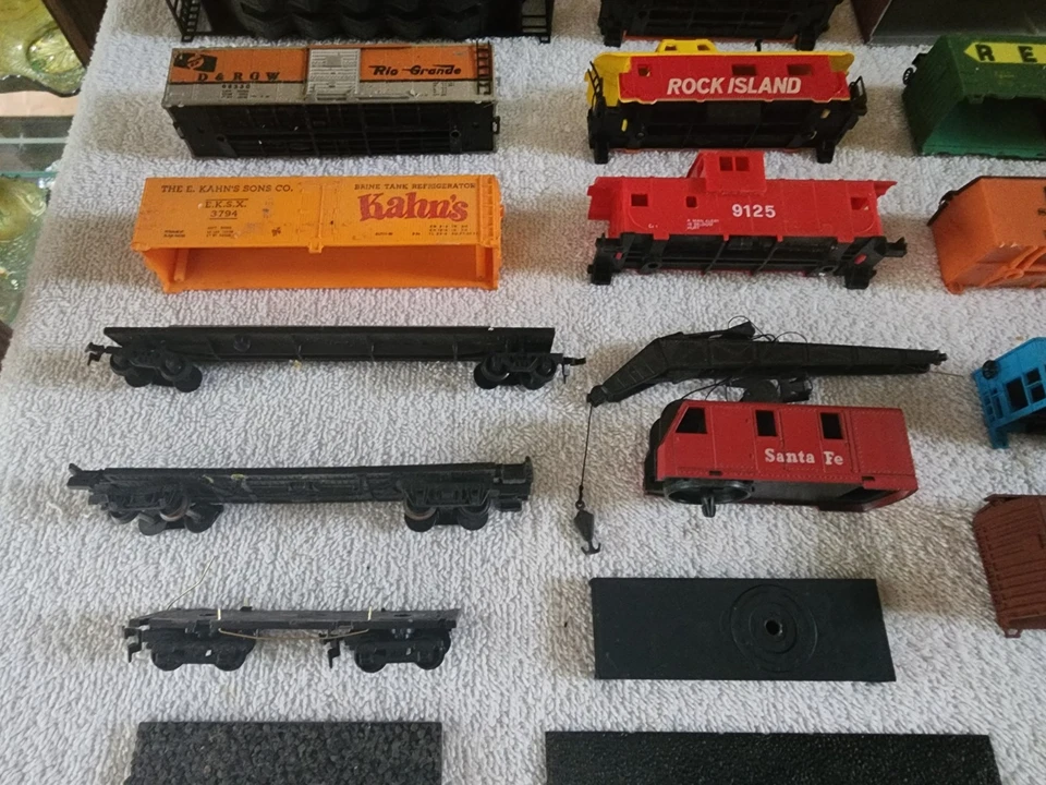 HO scale Freight Cars Junkyard For Parts Or Restoration (A) - Image 3 of 4
