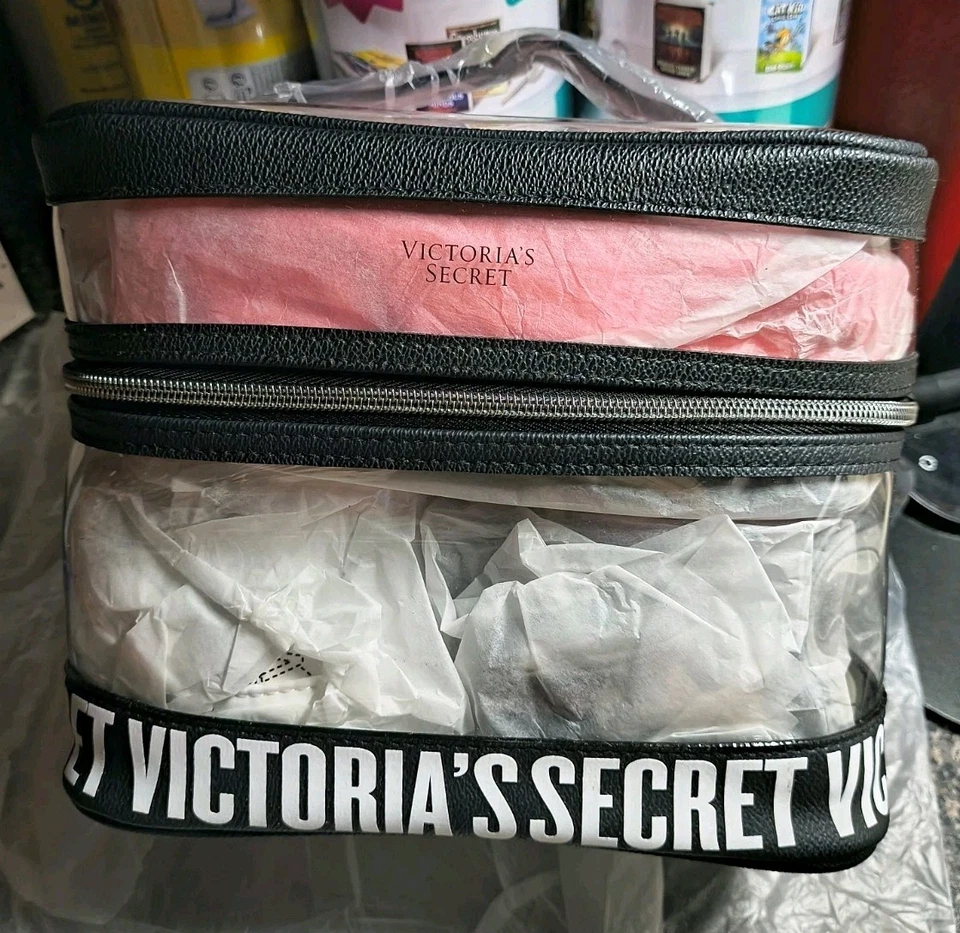 全新带标签 VICTORIA'S SECRET 化妆/火车盒 4 件 透明/粉红色/黑色 N Whit — 第 3/4 张图片