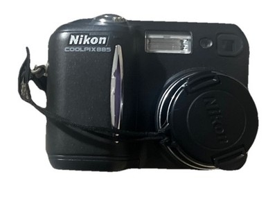 Nikon COOLPIX 885 3.2MP Digital Camera 
