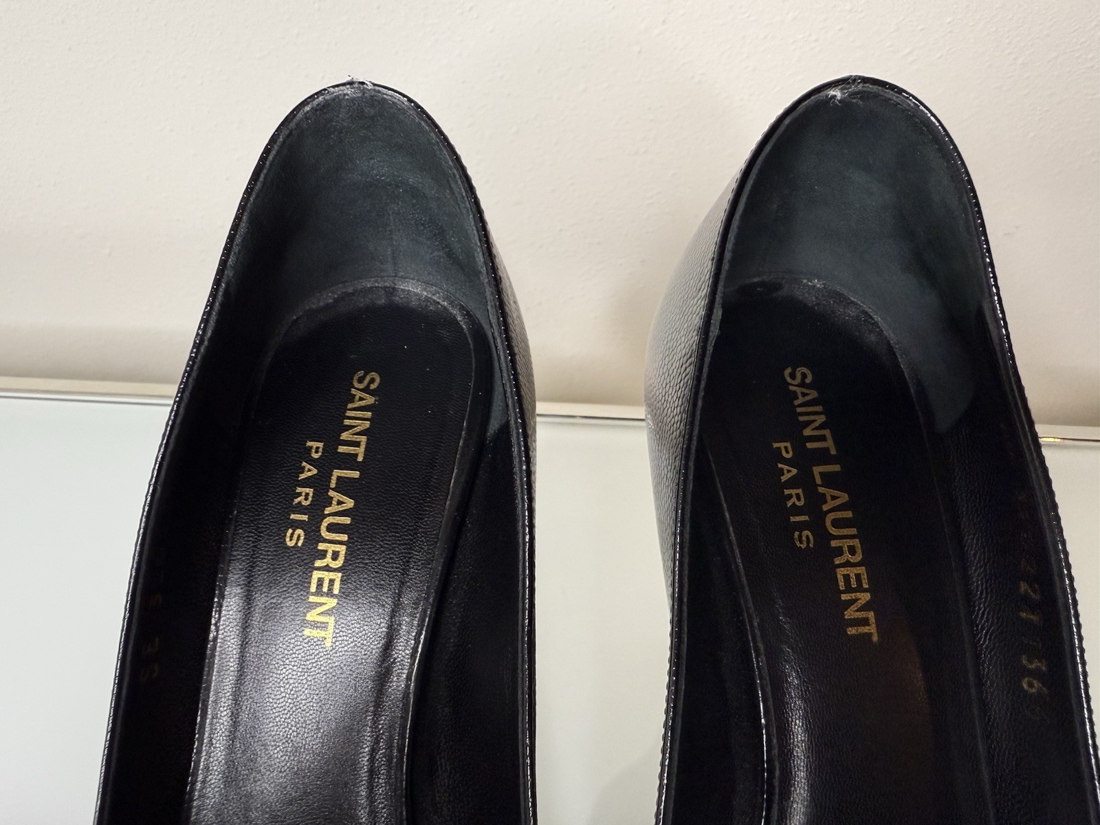 Scarpa a pompa Saint Laurent Janis punta nera pelle granulosa plateau $795 36EU