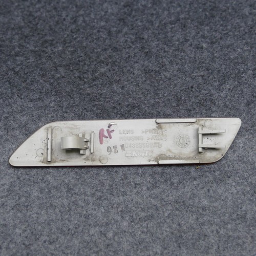 2007-2010 Sebring Sedan RH Front Bumper Side Marker Refector Light OEM 74462 - Picture 3 of 4