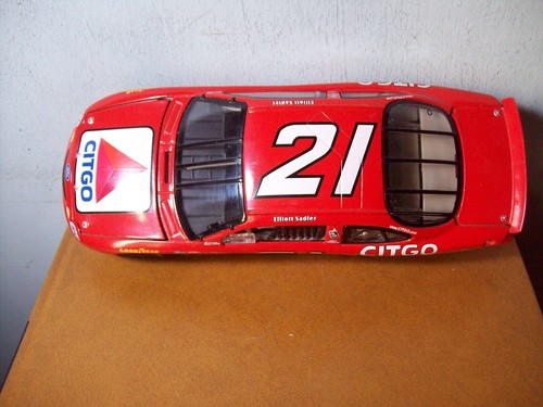 1/24 ACTION MODELS FORD TAURUS NASCAR 1999 #21 ELLIOTT SADLER NO BOX