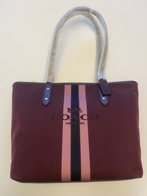 coach city zip tote with horse and carriage