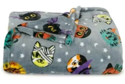 NWT The Big One Hallo Cats Costume Gray Halloween Plush Throw Blanket 5' x 6 ft