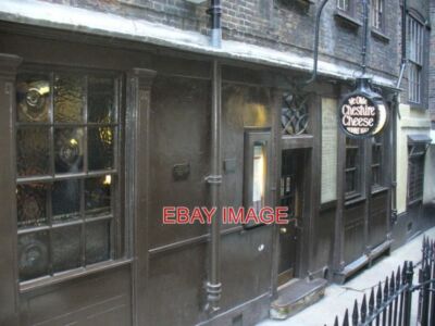 PHOTO  YE OLDE CHESHIRE CHEESE HISTORIC PUB IN WINE OFFICE COURT OFF FLEET STREE
