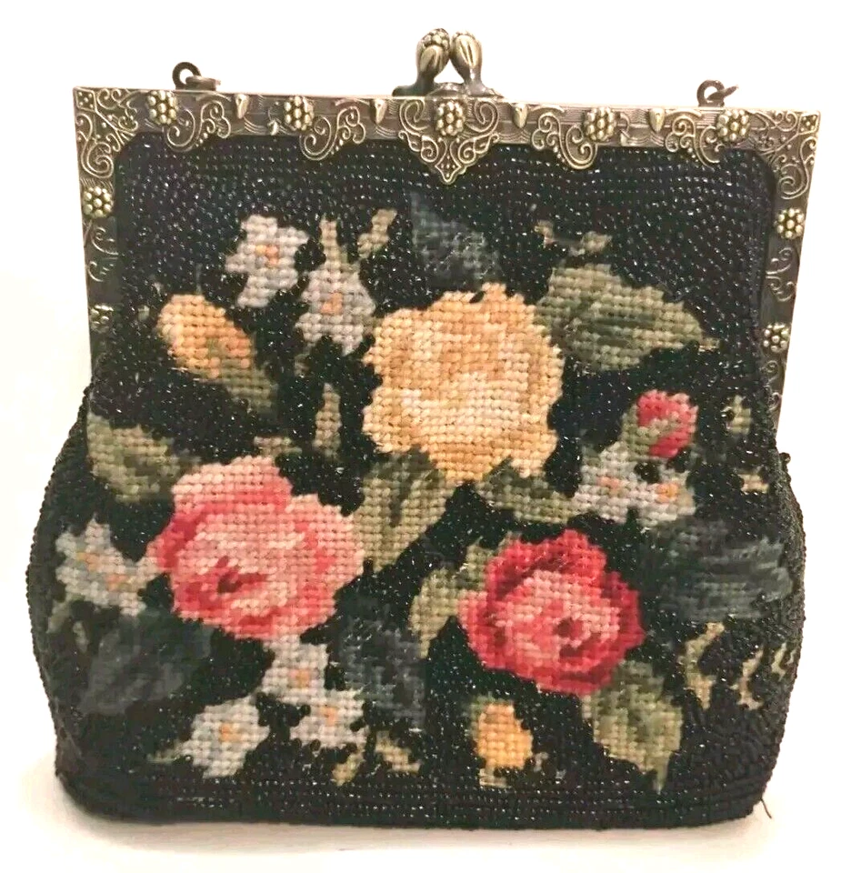 Bolso de Colección Regency Con Cuentas Rosa Floral Noche Cadena Punta de Aguja Forrado Satinado Negro
