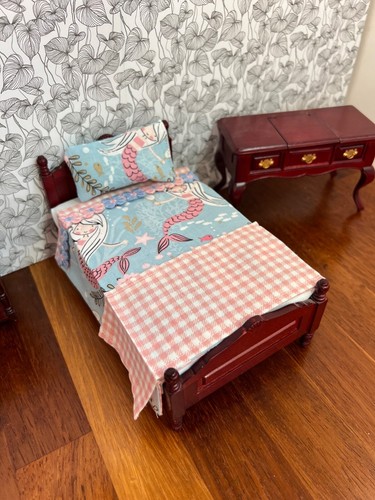 Dolls House pink and blue Bedding Set -1/12 Scale/ To fit Double Bed - Picture 5 of 9