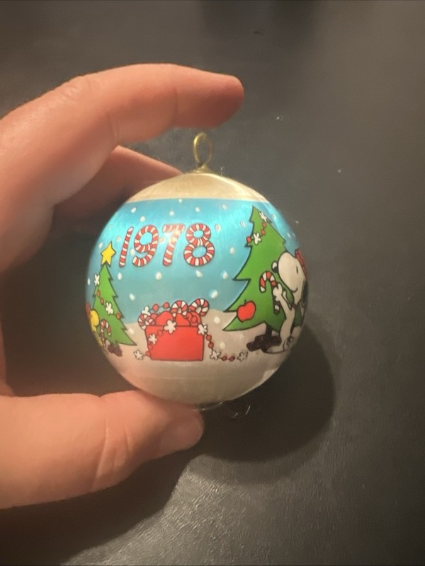 Vintage 1978 United Synd Peanuts Snoopy Woodstock Satin Ball Christmas Ornament