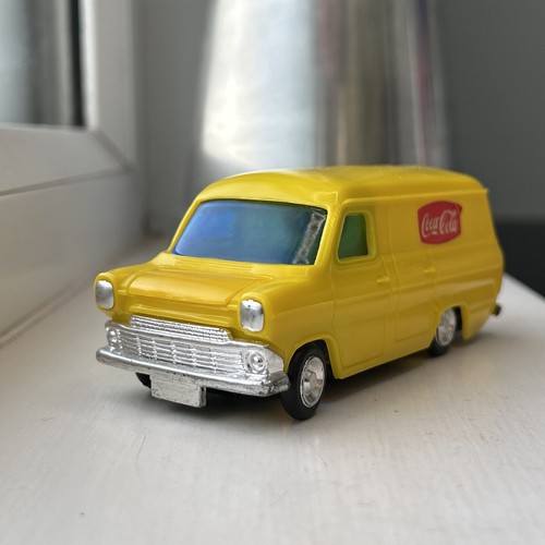 Lucky Toys Mark 1 Ford Transit Yellow Plastic Coca-Cola 1:43 With Friction Motor - Foto 3 di 18