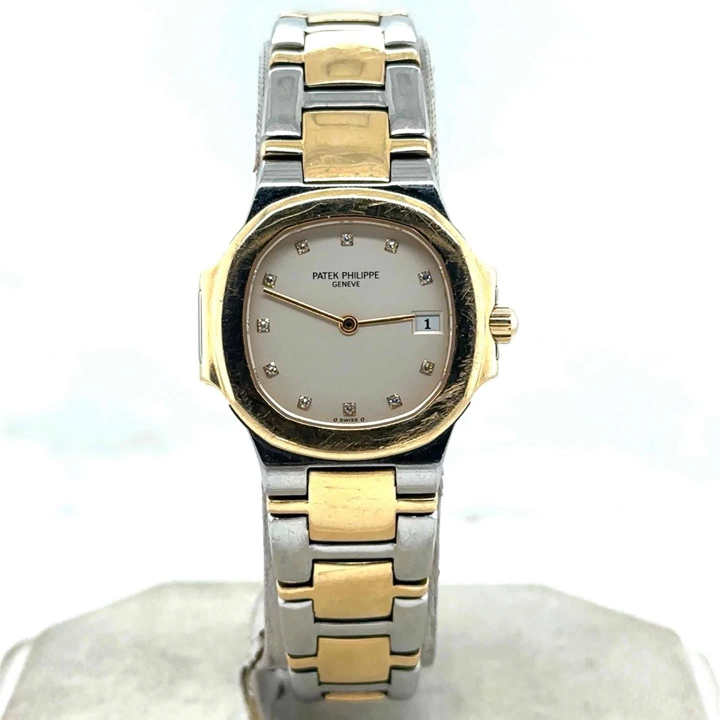 Patek Philippe — Patek Philippe Nautilus Quartz 26mm 18k YellowGold/Steel Ivory Diamond Dial 4700