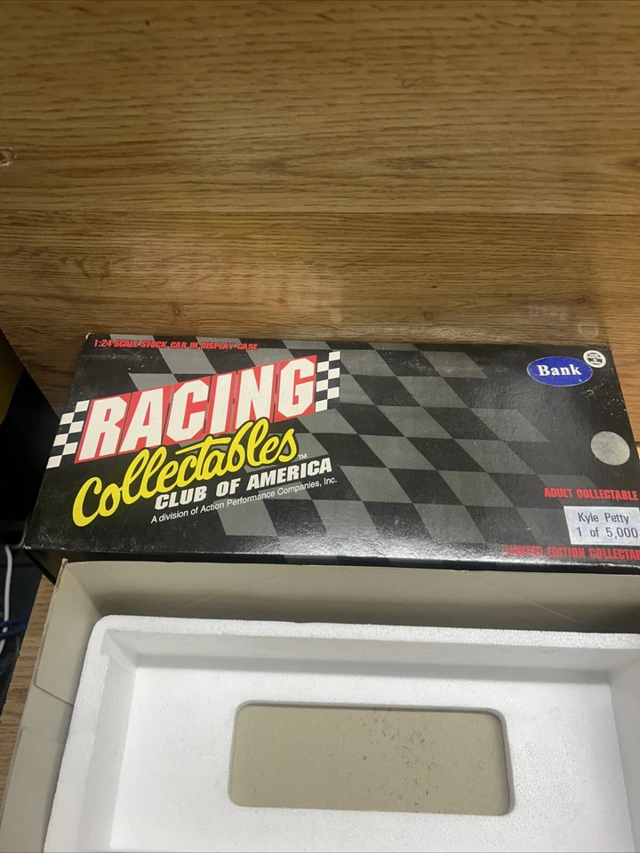 Banco Club Racing Collectables KYLE PETTY #42 Silver Bullet Coors Light 1:24 Foto 2 de 4