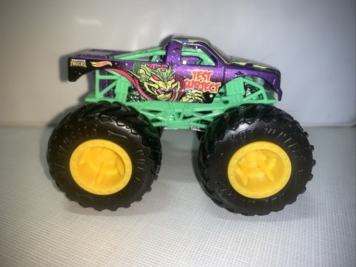 Monster Truck Monster Jam Hot Wheels Test Subject 1:64 - Imagen 1 de 6