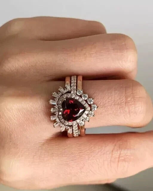 Juego de trío de anillos de boda 4,30 quilates creado corte corazón granate rojo acabado oro rosa 14K Foto 3 de 4